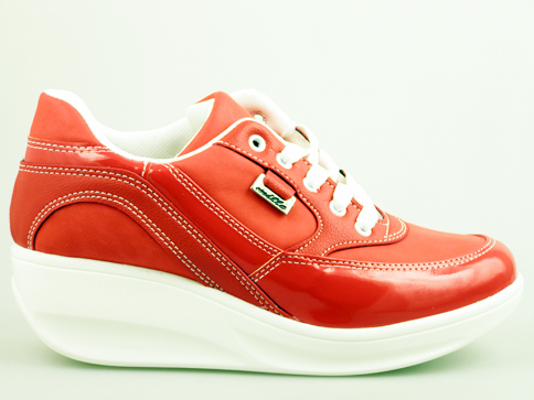 Уникален модел дамски обувки на удобна платформа 216chv